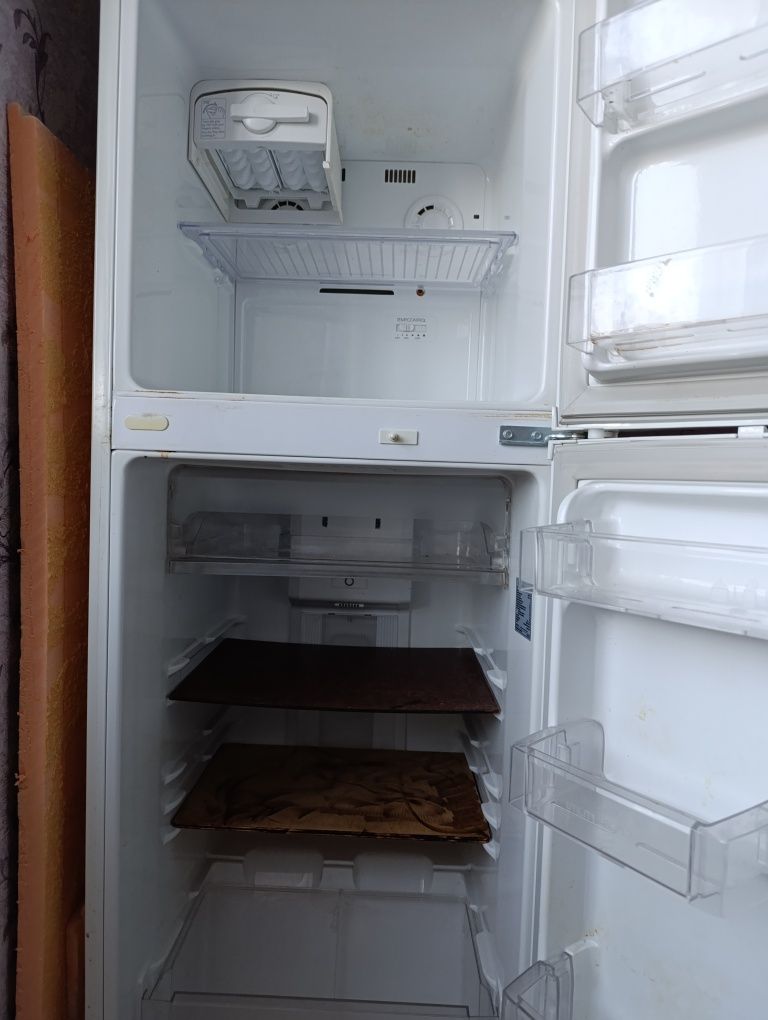 Продам холодильник.