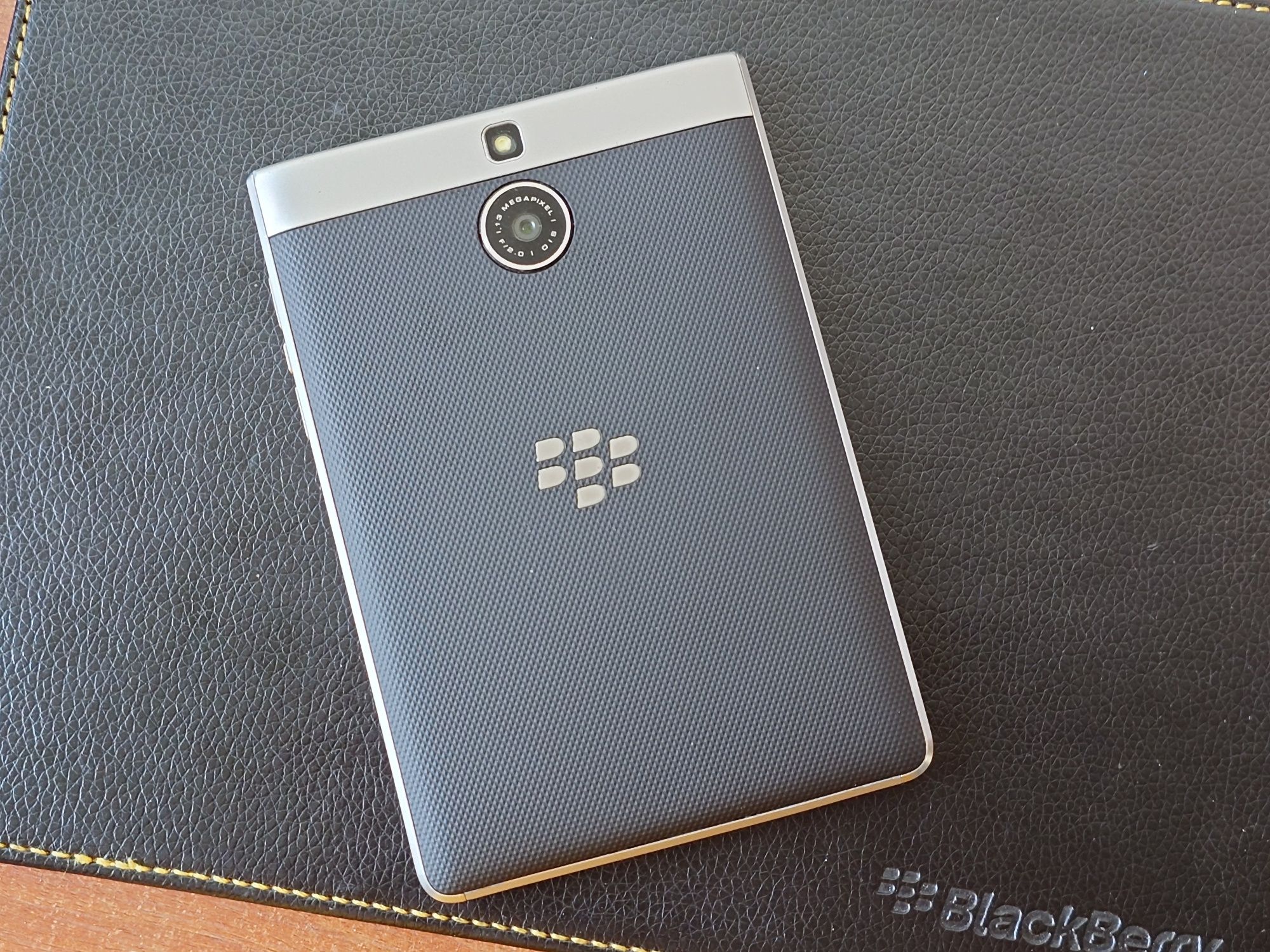 blackberry passport серебряный, андроид 11,3+128гб.