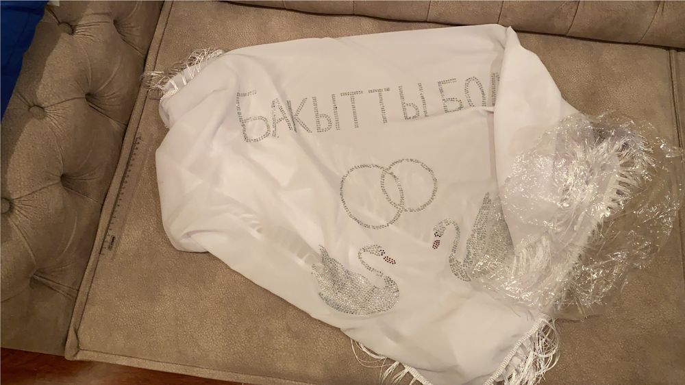 Продам новый женский шарфик со стразами