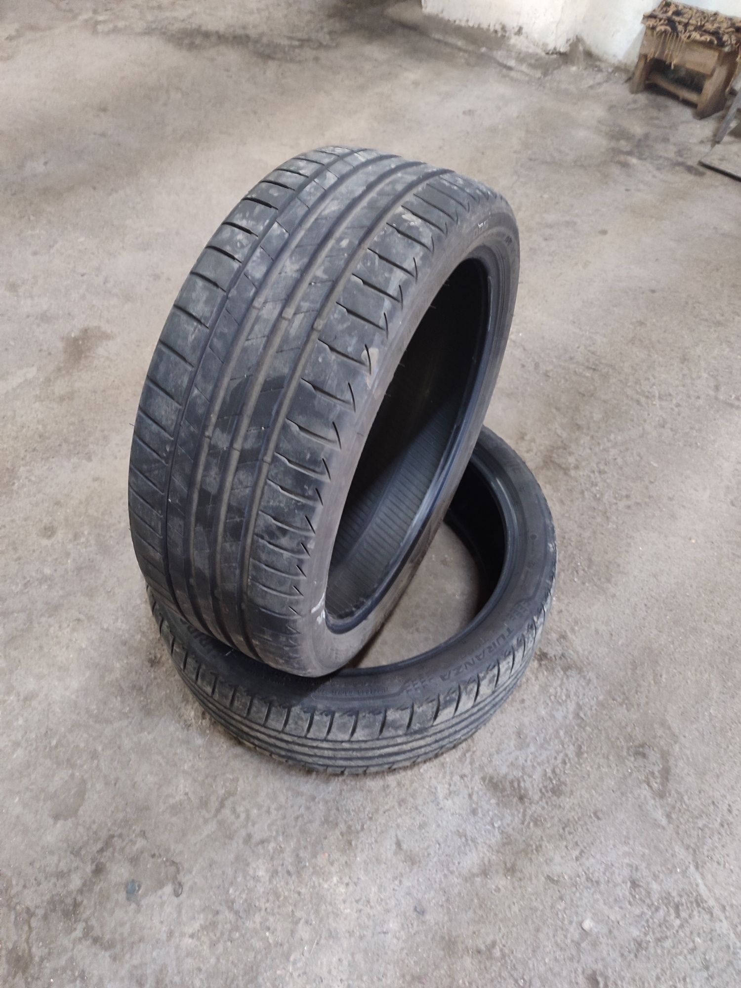 Продам. Автошины BRIDGESTONE 225/40R19, летние, б/у.