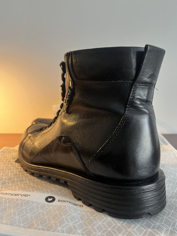 Продам кожаные ботинки фирмы Komcero. Цена: 15000 тг.