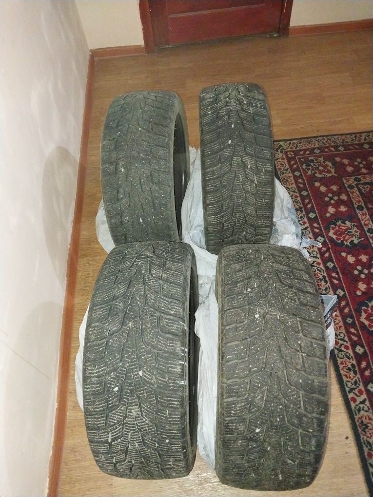 Зимние шины  размер 225/45 R17