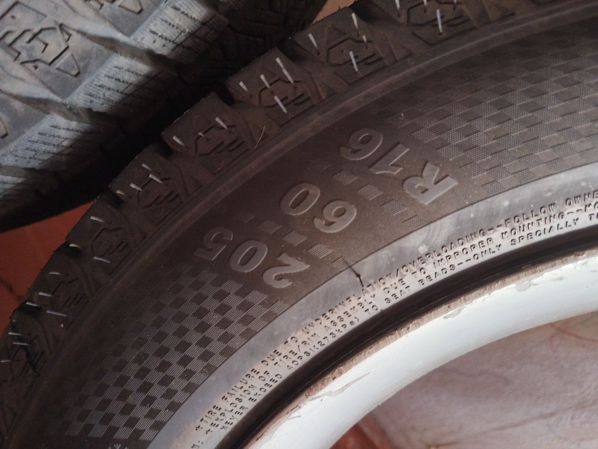 Продам резину 205/60/R16