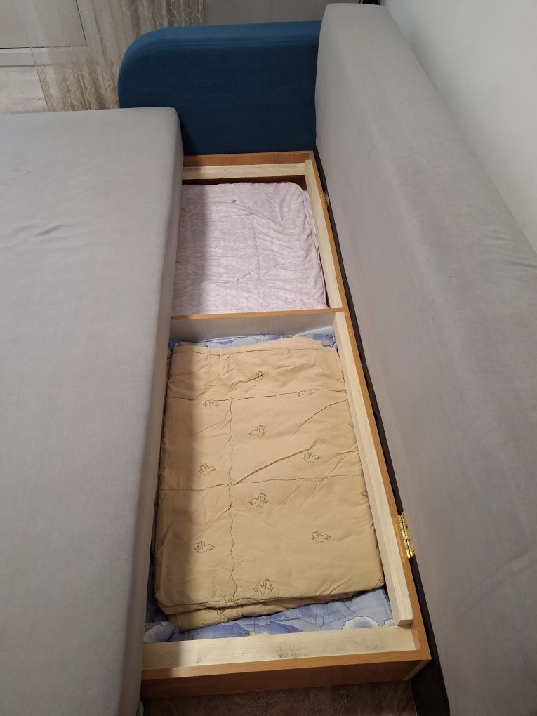 Продам диван двух спальни состояние хорошее длина 225 ширина 93