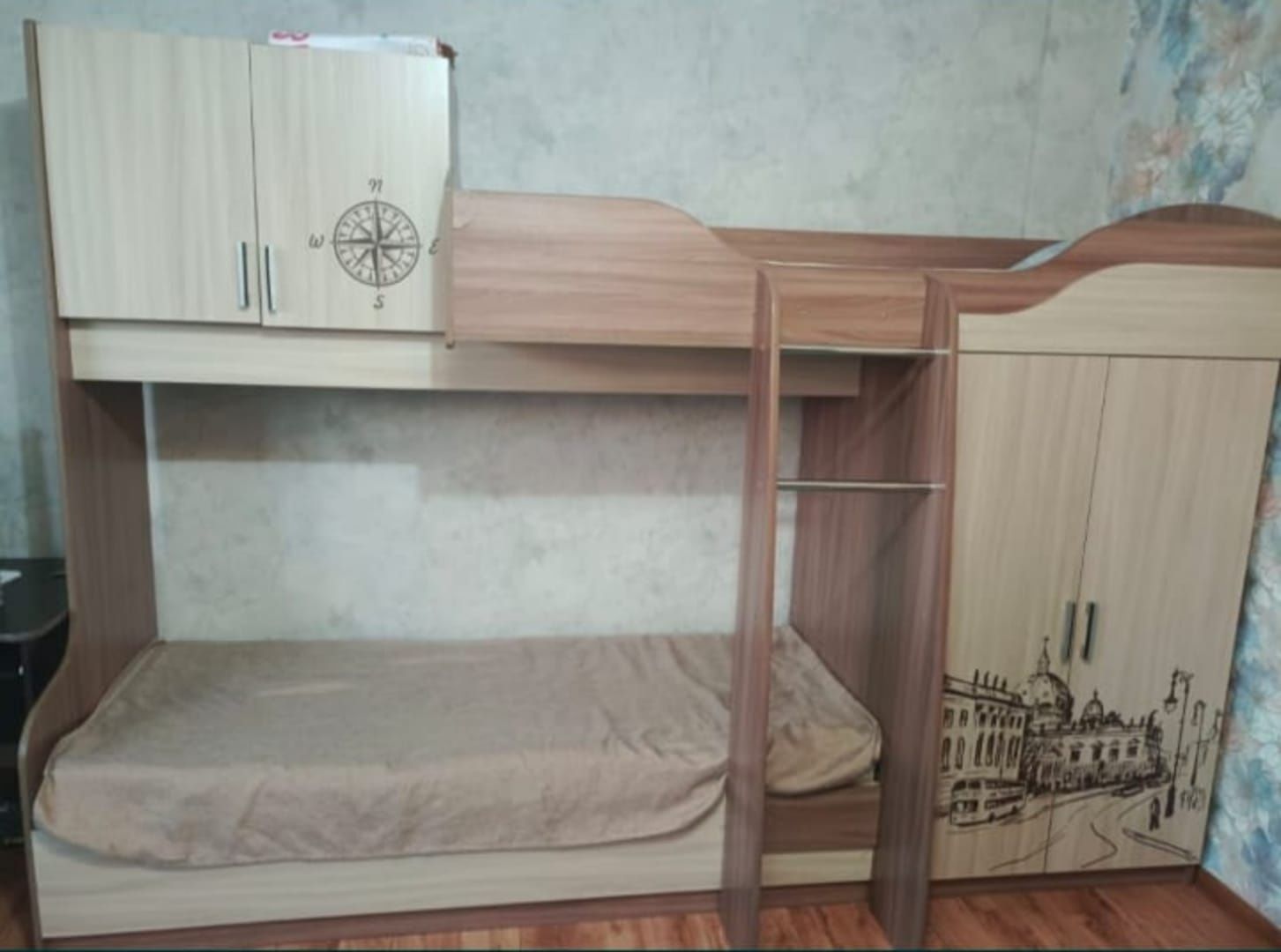 2х ярусная кровать и комп.стол с полками в хорошем состояни