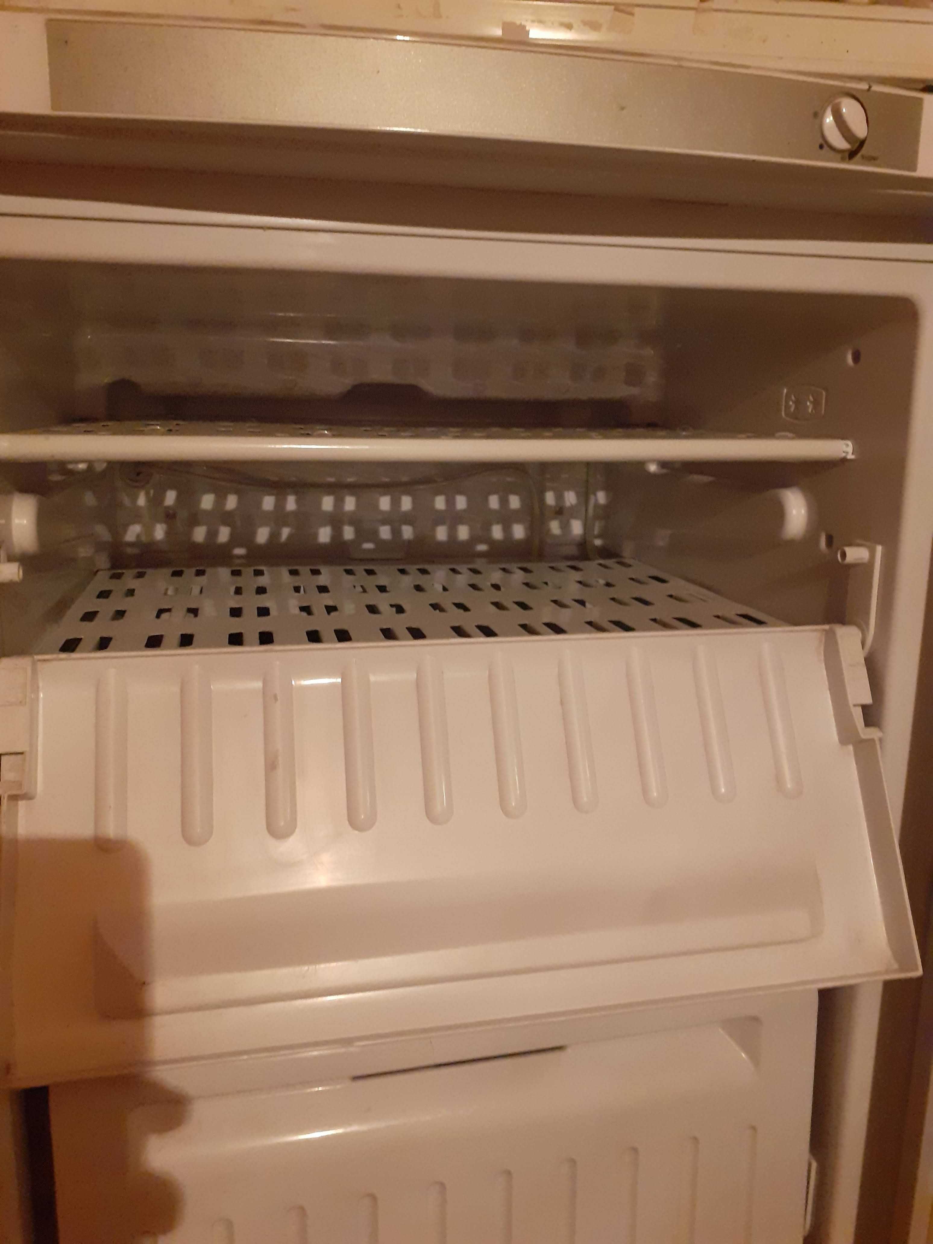 Срочно продам морозильную камеру