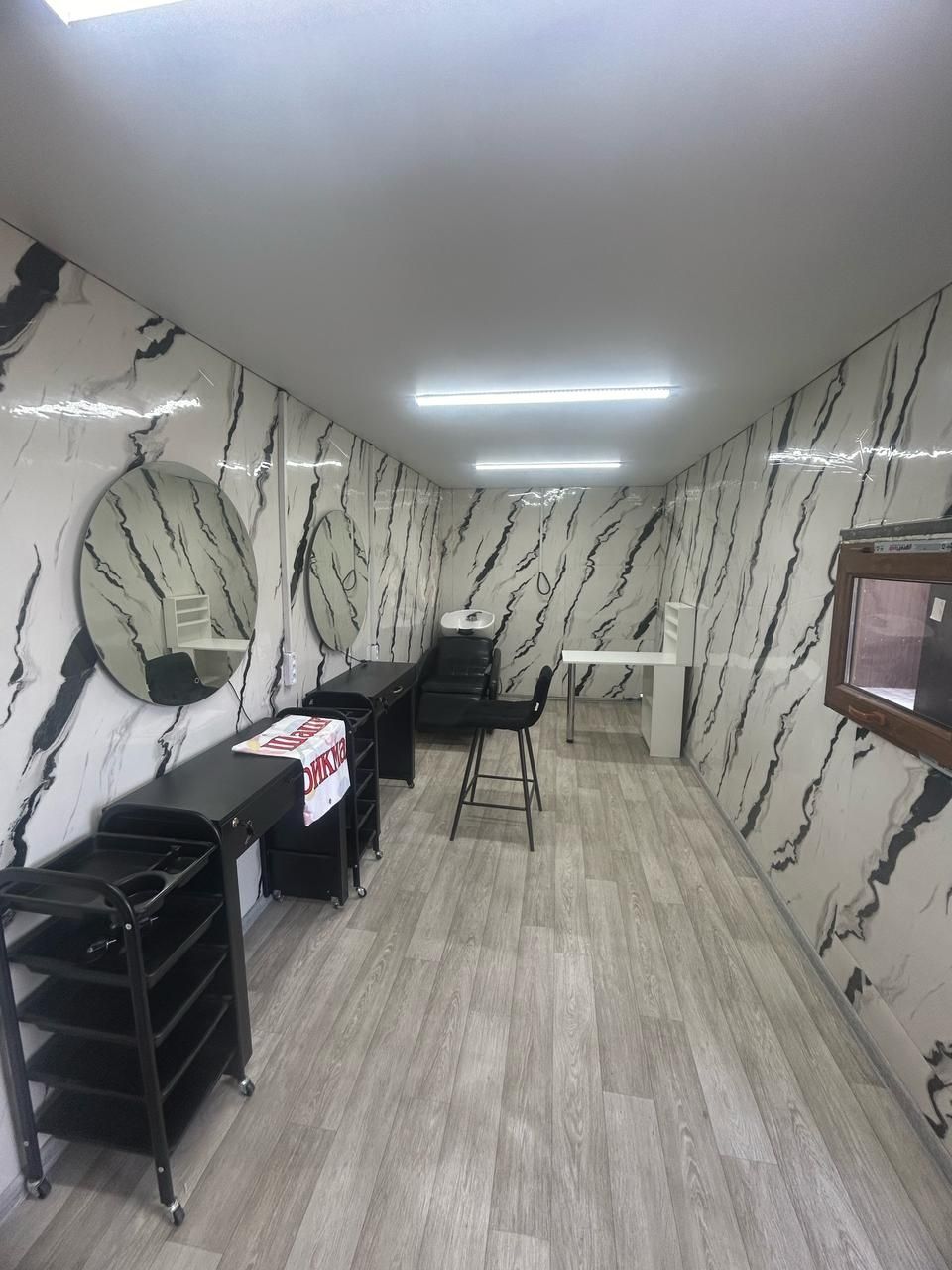 Продам парихмахерскую мебель