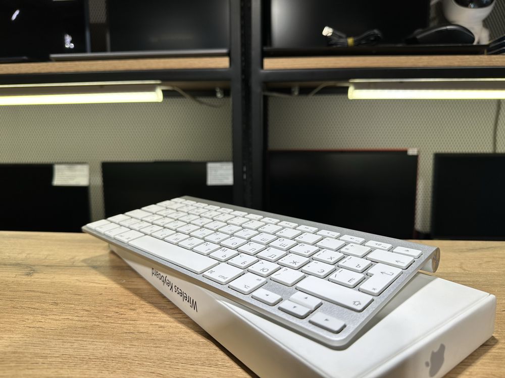 Клавиатура Apple Wireless KeyBoard, полный комплект, 9903/А10