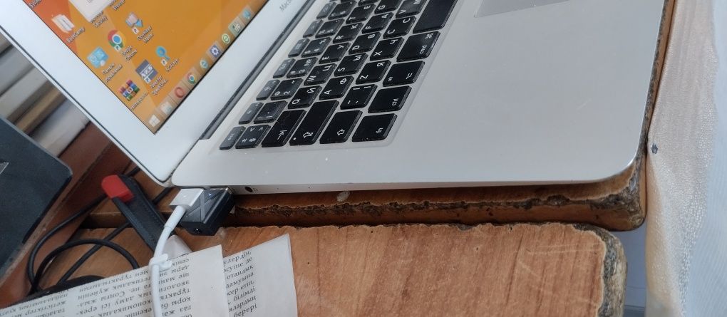 MacBook Air 13" i5 4260u 0.8-2,7 GHz 4гб ОЗУ  1000 Гб nvme windows 8.