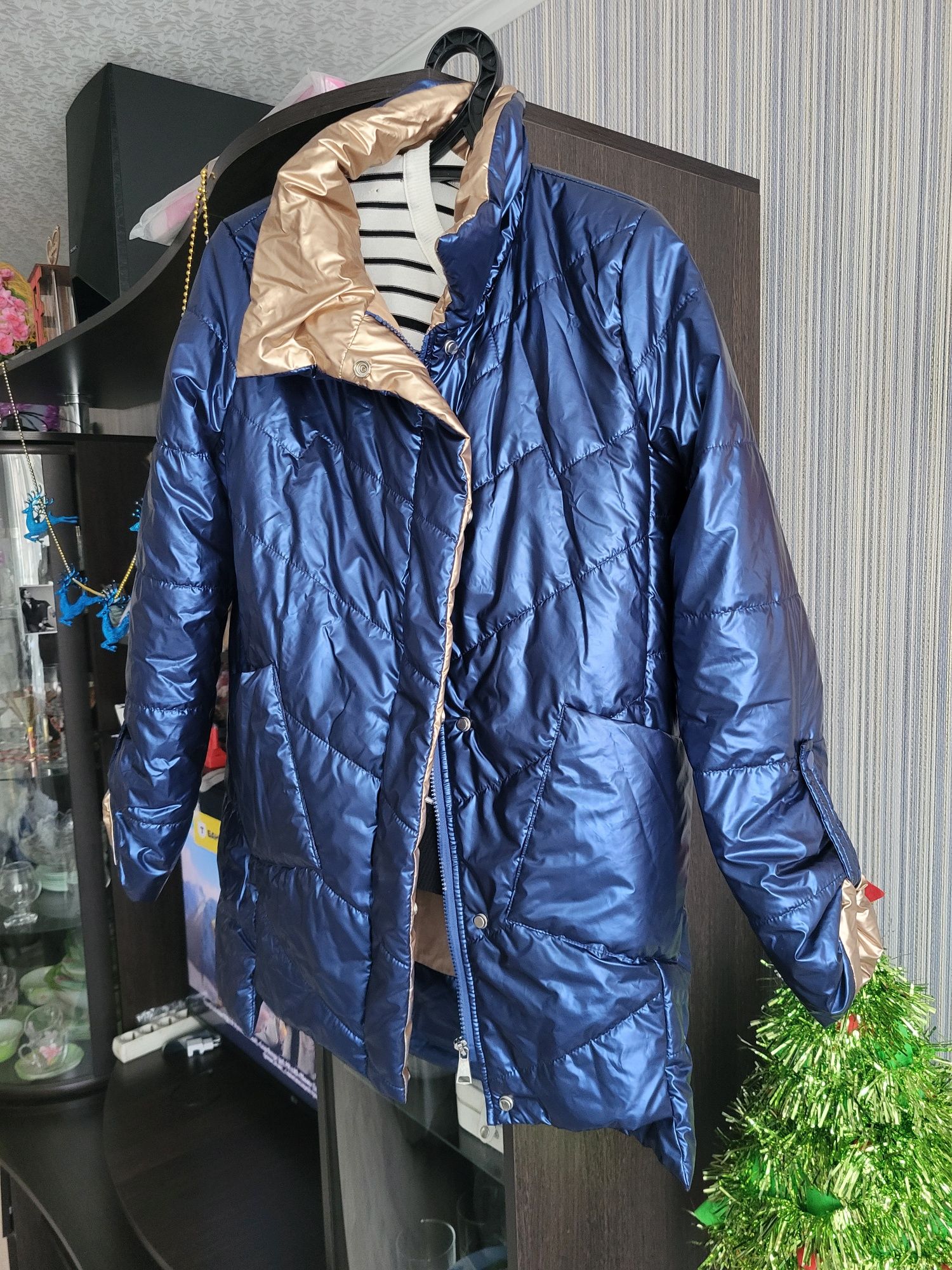 Продам куртку женскую