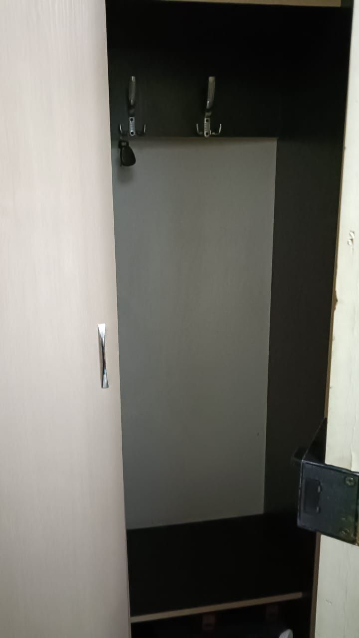 Продам прихожую высота 246, ширина 98х38