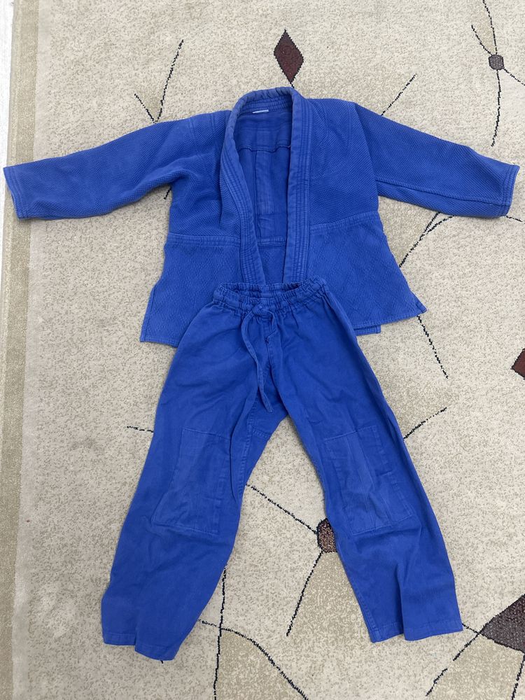 Продаю кимоно на 5-6 лет