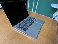 MacBook Air M1 (2020) — 8/256 ГБ, как новый — 2 цикла зарядки