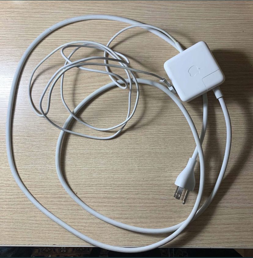 Продам MacBook Air 2015 1.6GHz 128GB SSD 8GB A1466