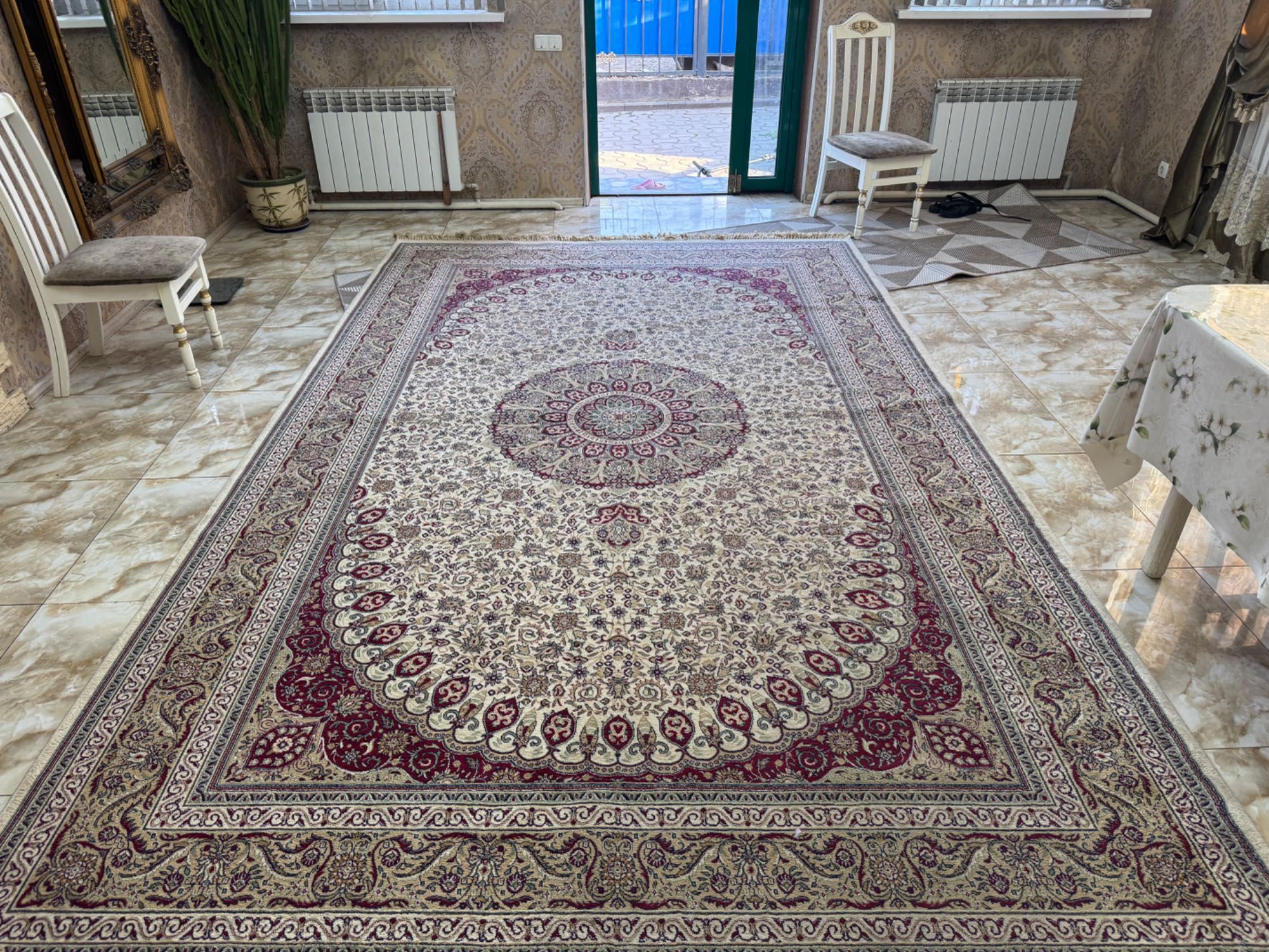Продам Турецкий ковёр 2/3 б/у 25000 Алматы
