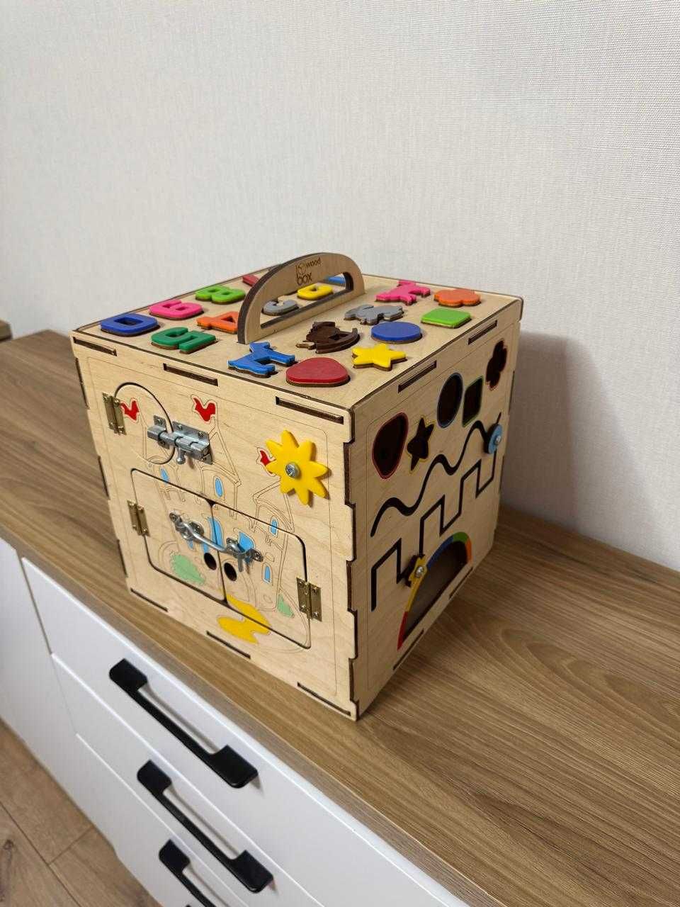 Бизиборд Iwoodbox в отличном состоянии 30х30
