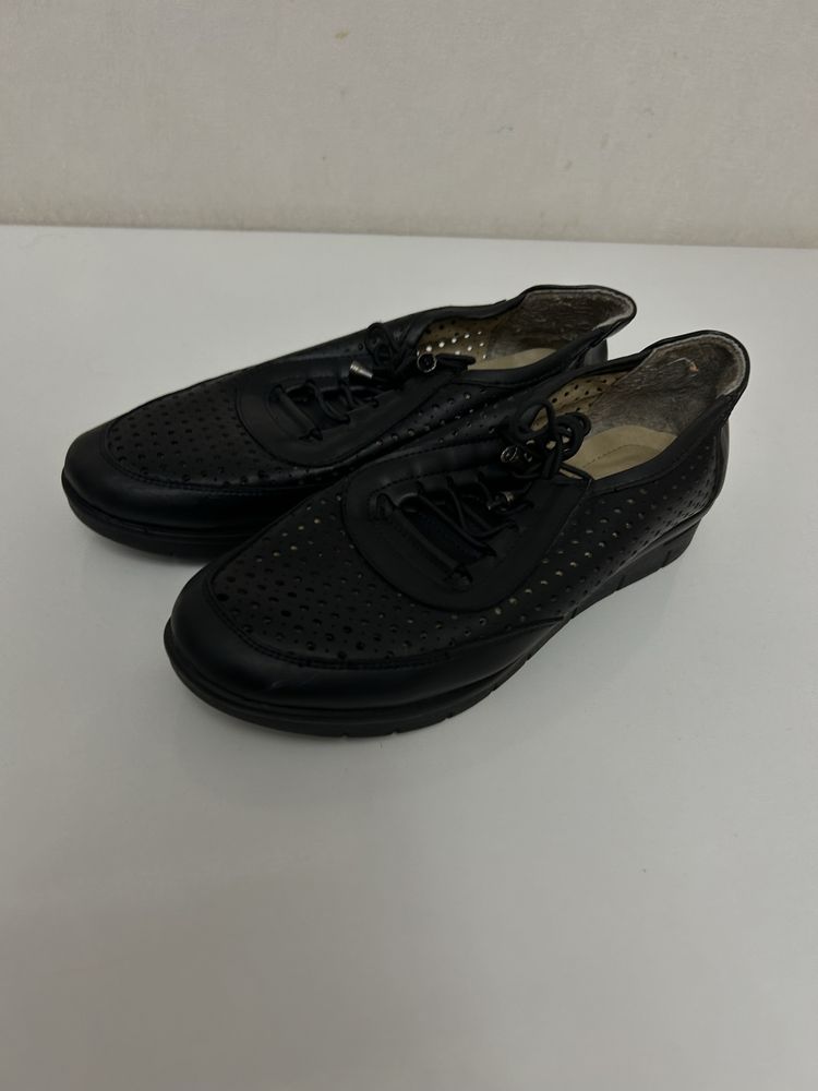 Продам женскую обувь, классика, натуральная кожа на шнуровке
