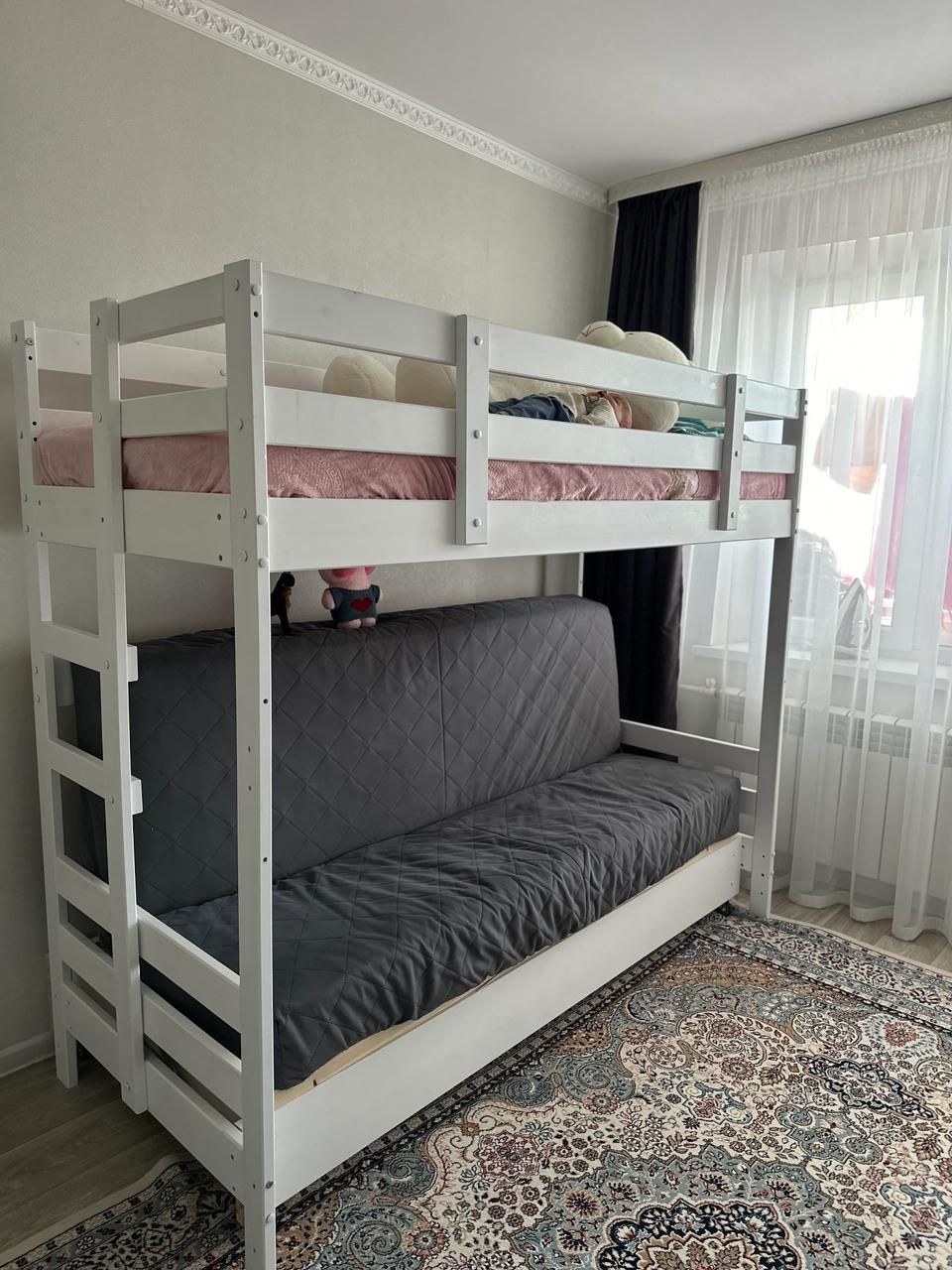 Продам детскую двухъярусную кровать.