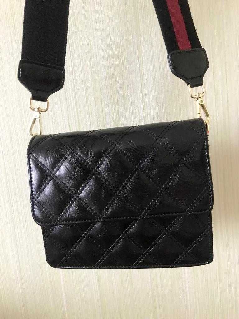 Продам черную сумочку в стиле Chanel!