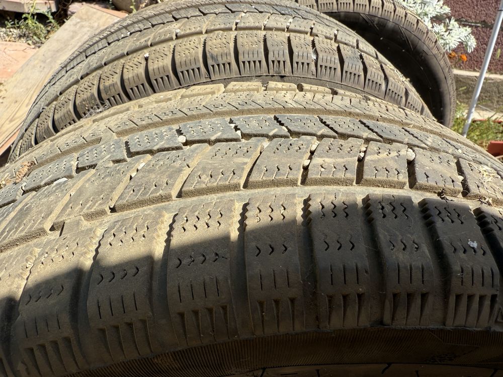 Зимние шины 215/55 R17