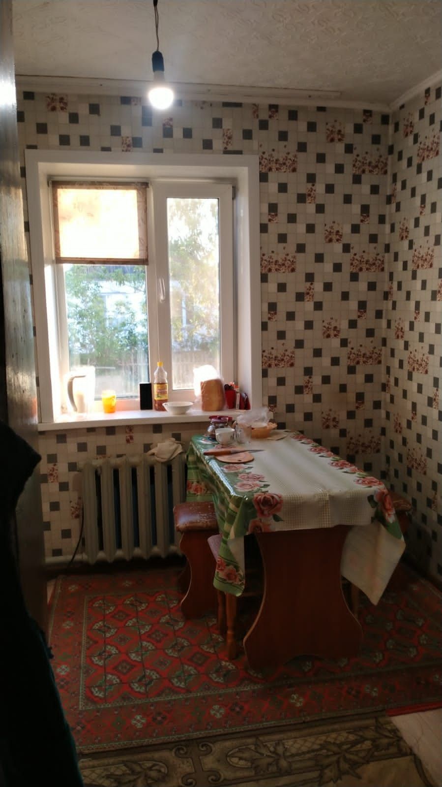 Продам дом в деревне не далеко от города.