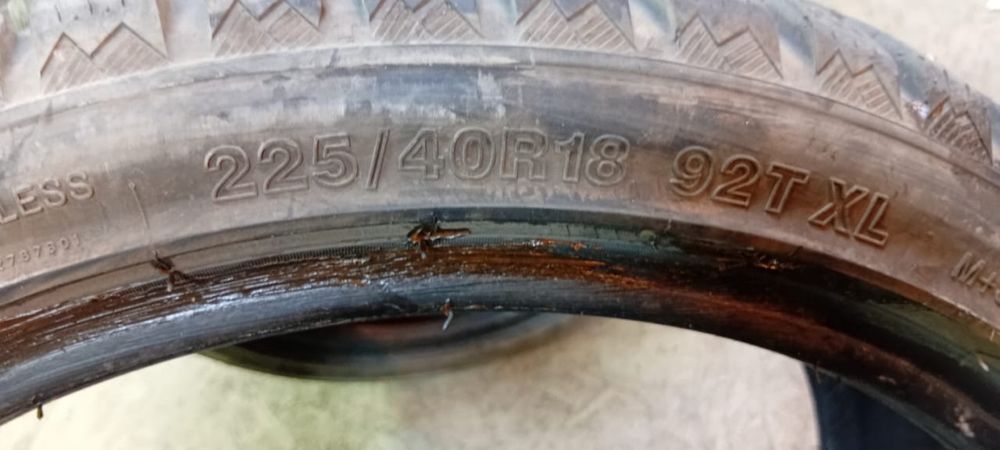 На 18. 225/40.  2 шт в нал