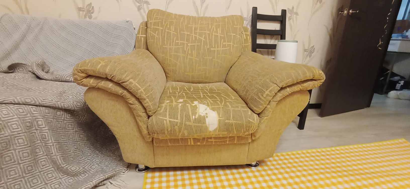 Отдам  отличное мягкое кресло