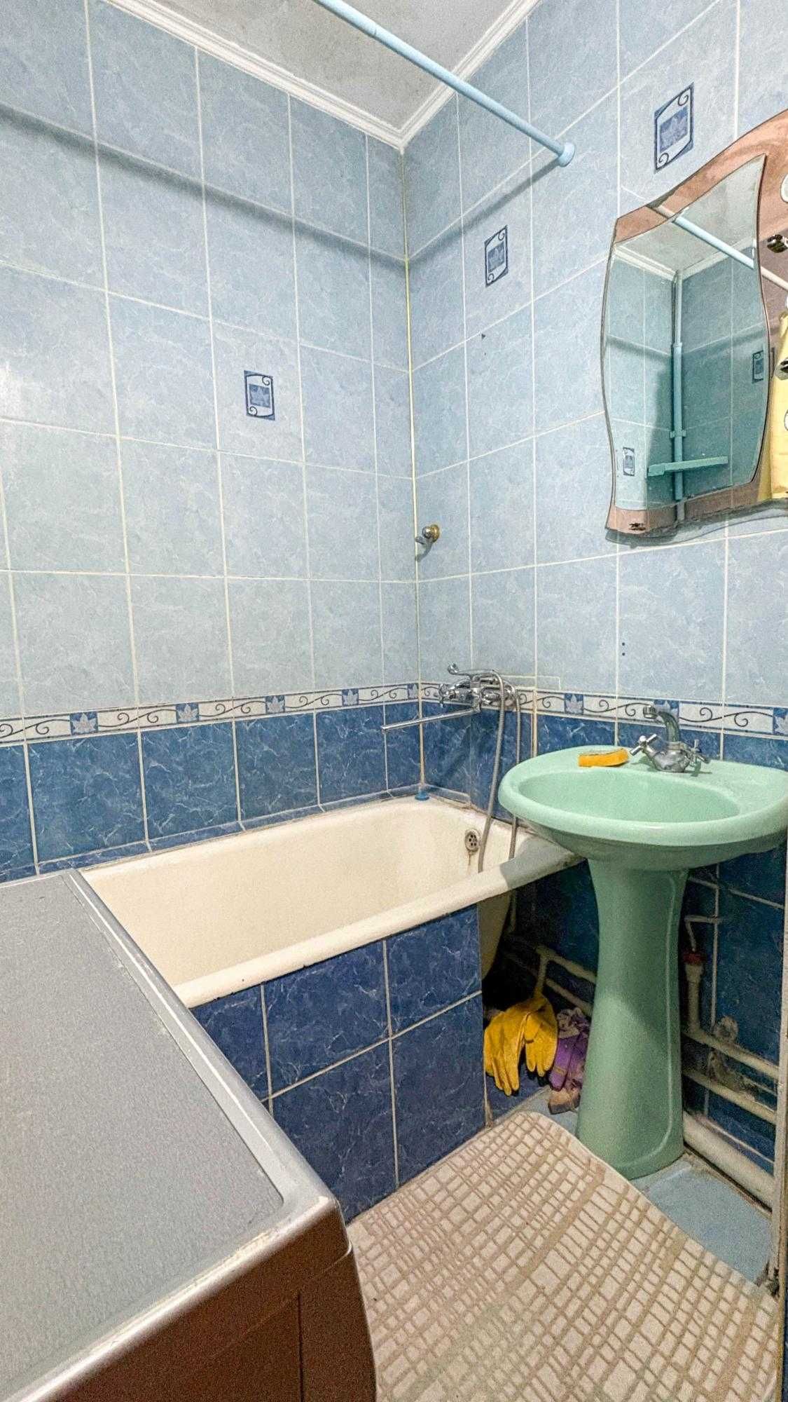 продается 2 ком в центре Айым