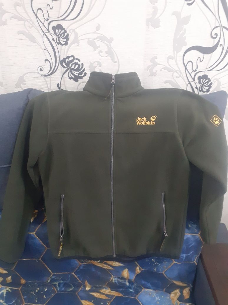 Продам флисовую кофту