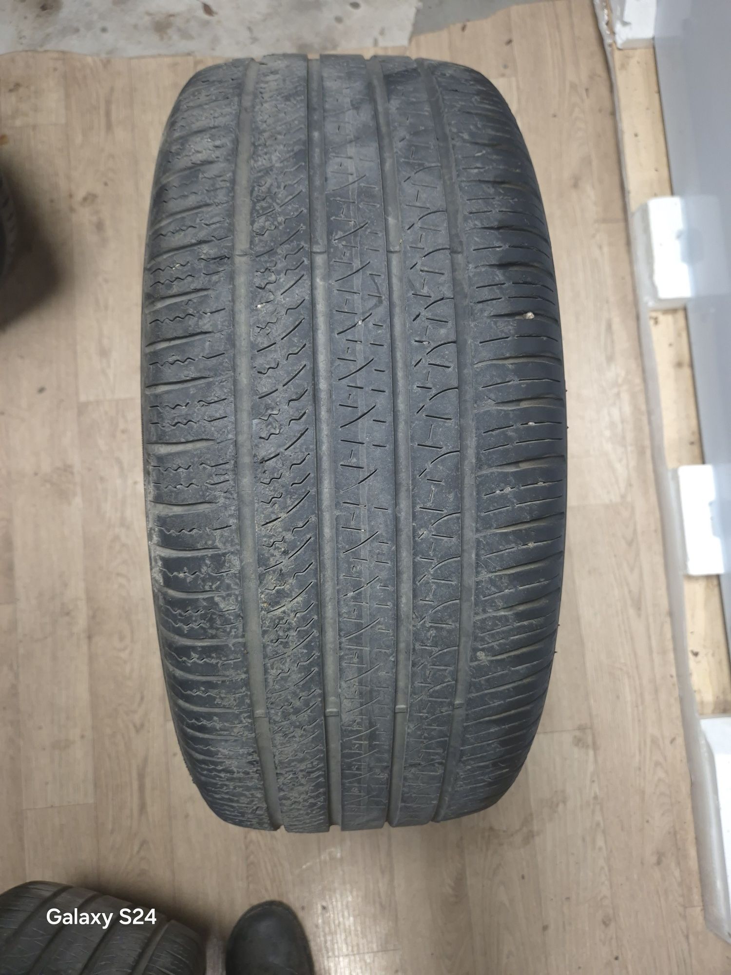 Продам летние шины R18 Pirelli