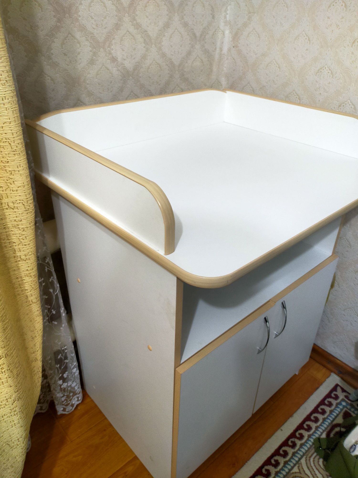 Продам пеленальный столик