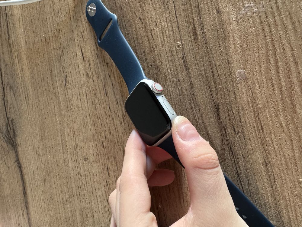 Продам appl watch SE в идеале