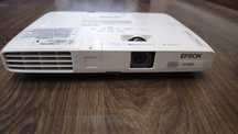 Продаётся проектор Epson EB-1761W