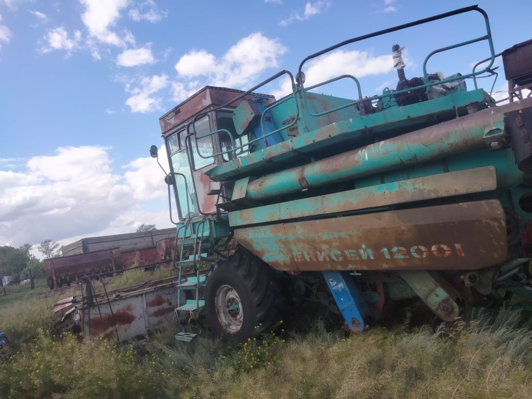 Продам комбайн Енисей 1200