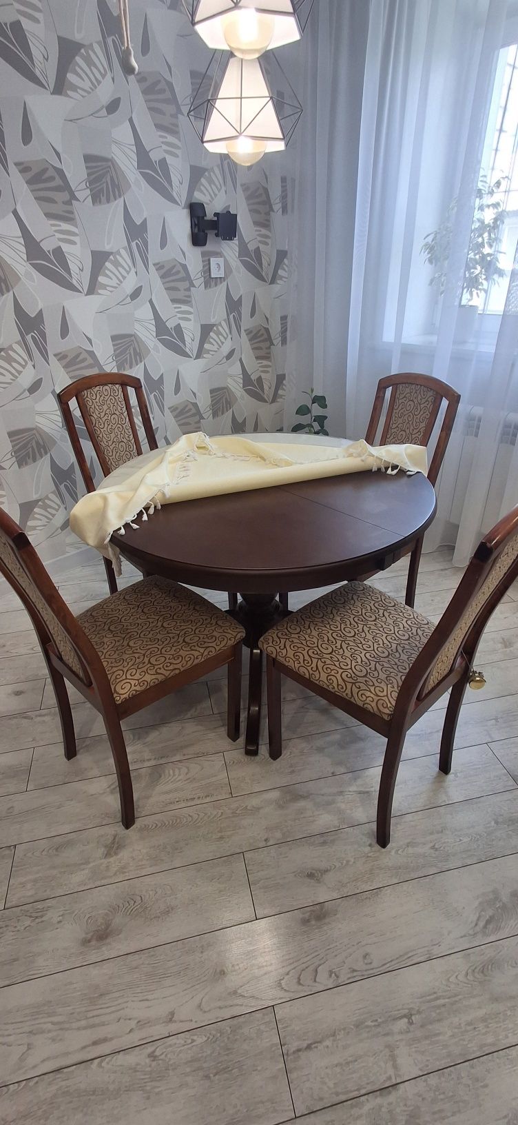 Продам кухонный стол d100