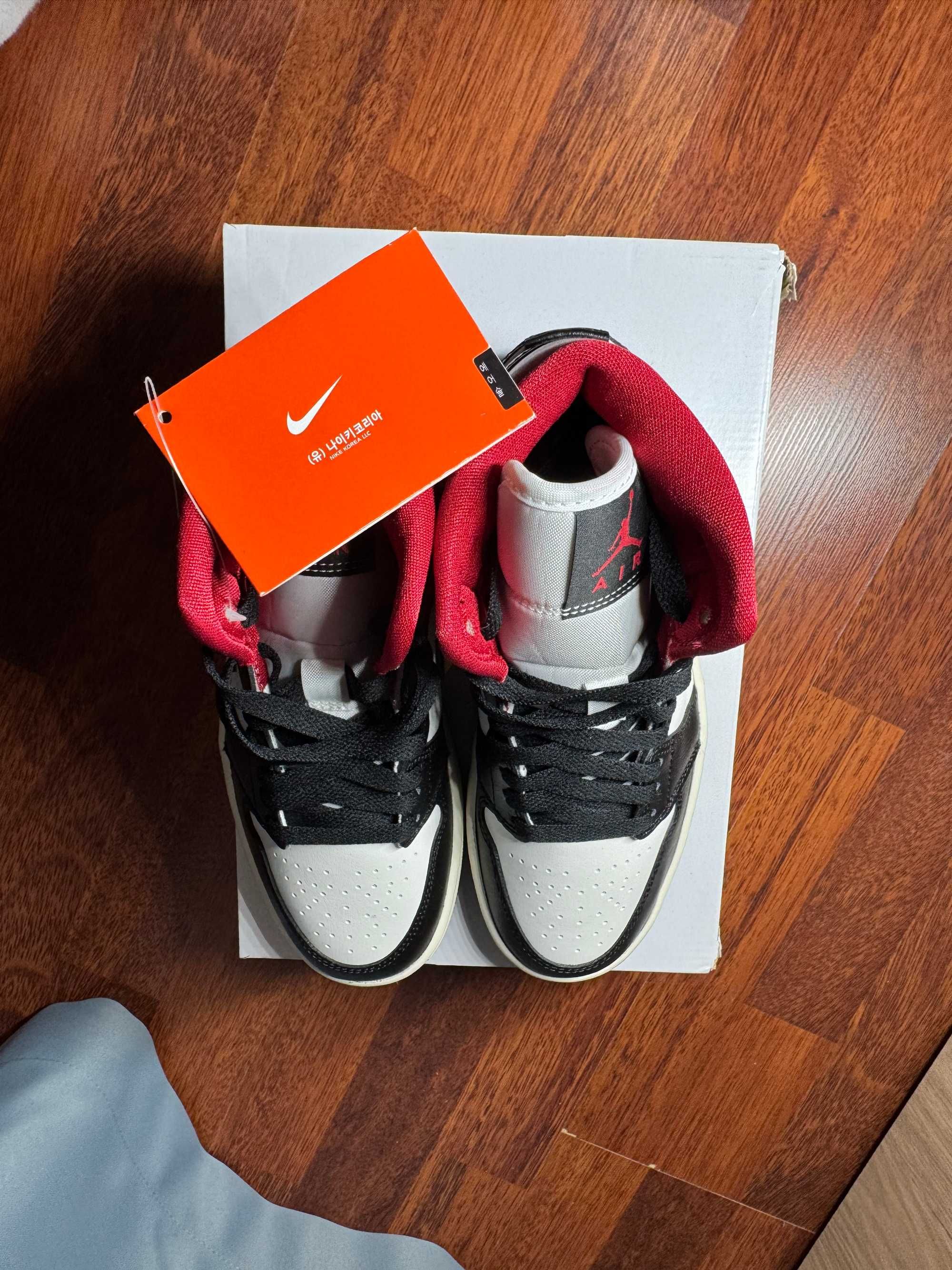 НОВЫЕ в коробке ОРИГИНАЛ кроссовки Nike Air Jordan 1 Mid 36.5