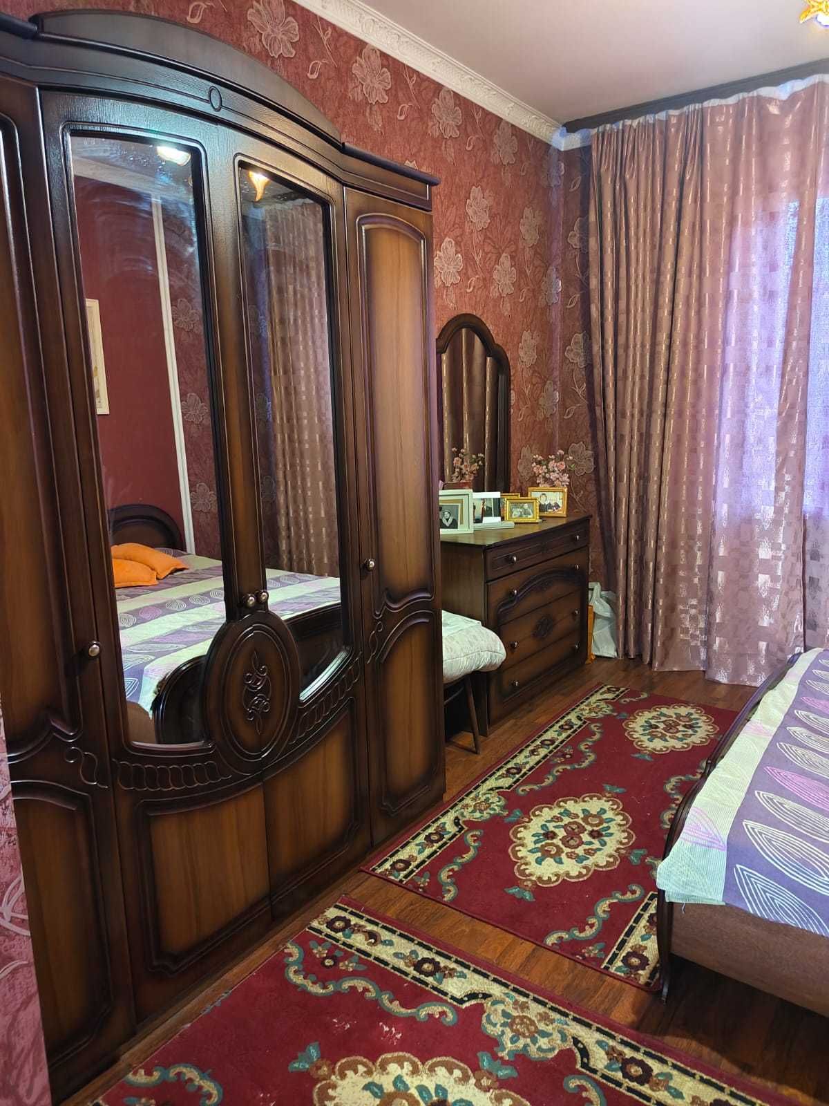 Продам спальный гарнитур