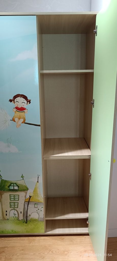 Шкаф в детскую комнату