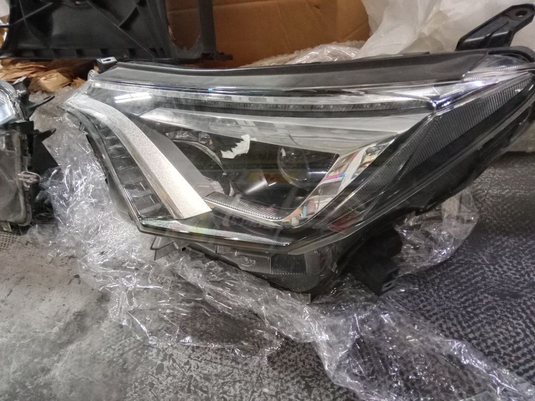 Фары Тойота Рав 4 Toyota RAV4 16-19