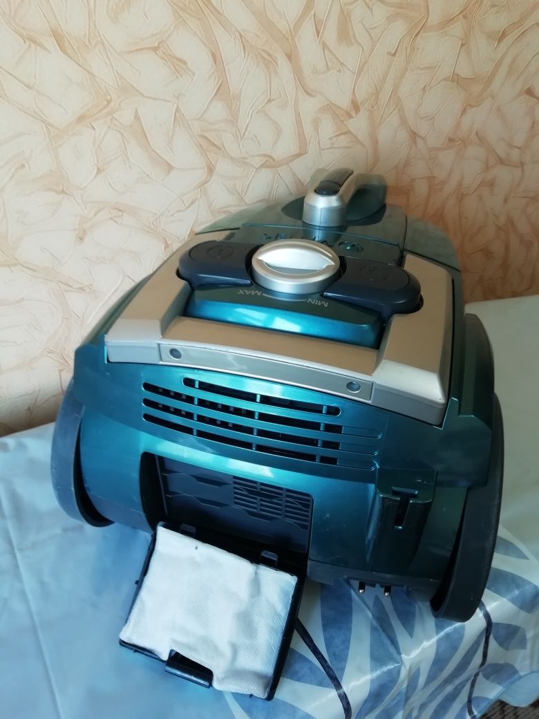 Продам пылесос VITEK.