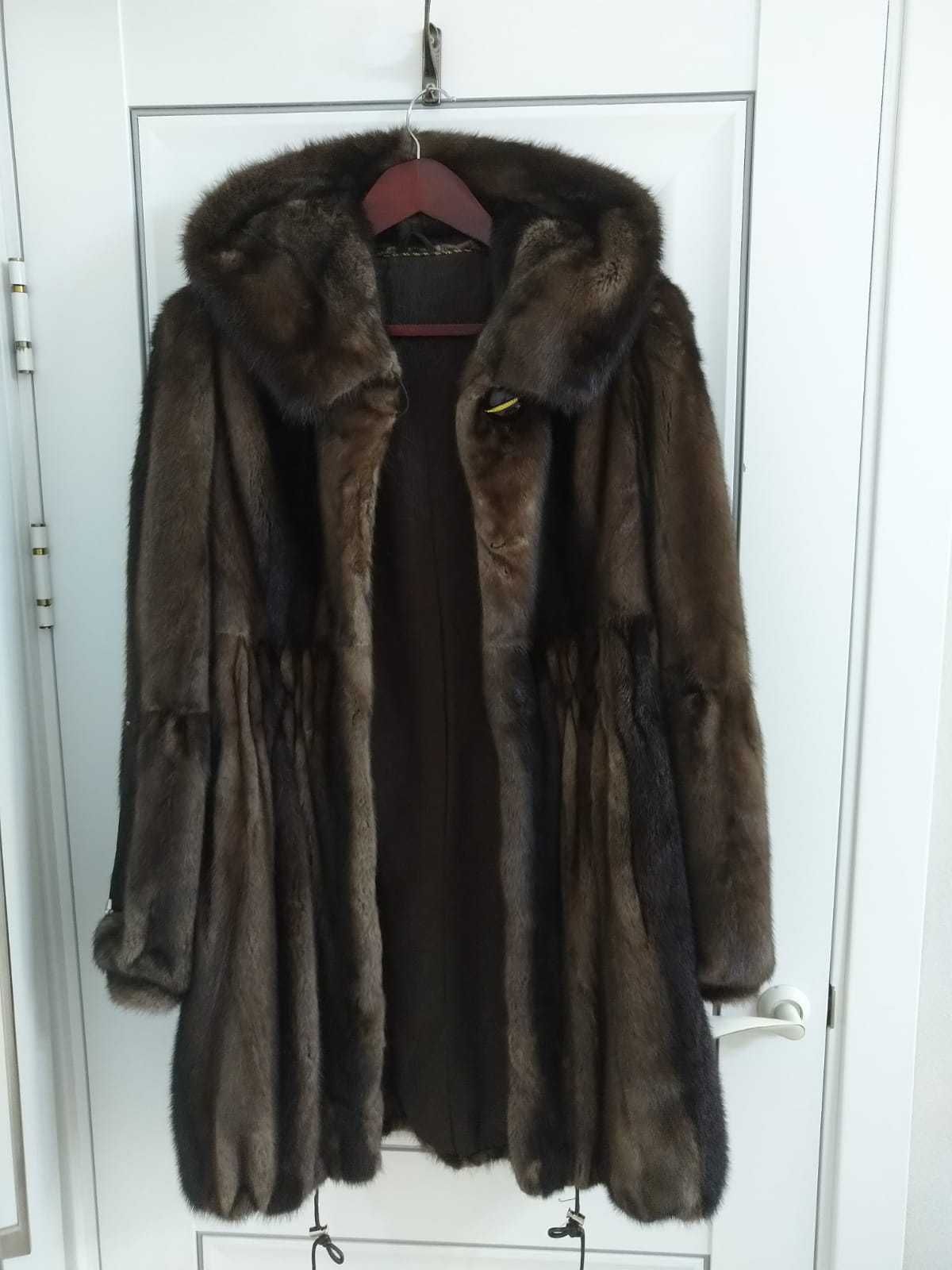 Продам женскую норковую шубу