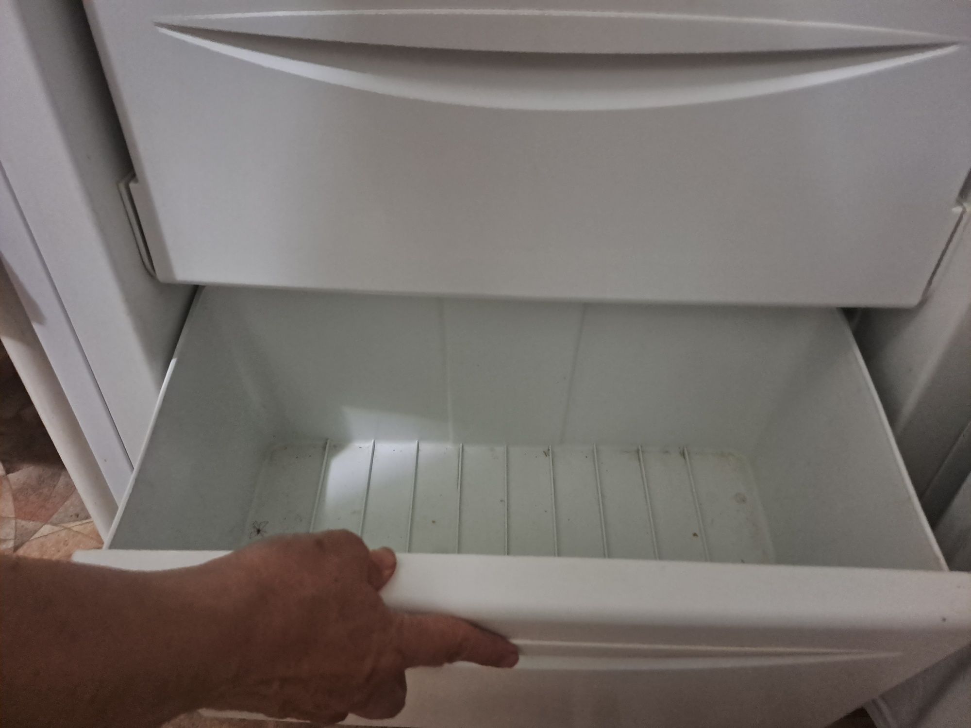 Продаётся морозильник Indesit..
