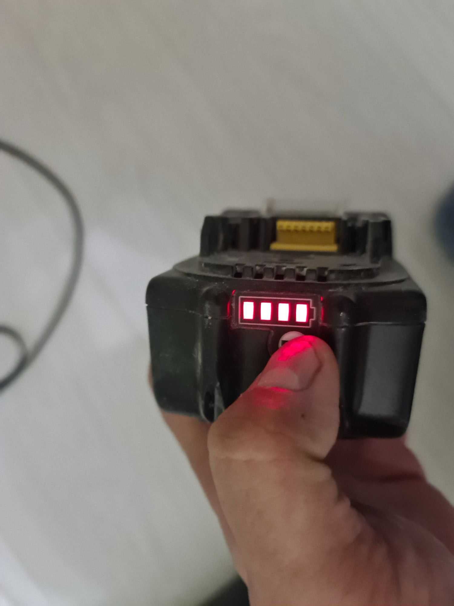 Продам аккумуляторные батарей Makita 18V 3Ah