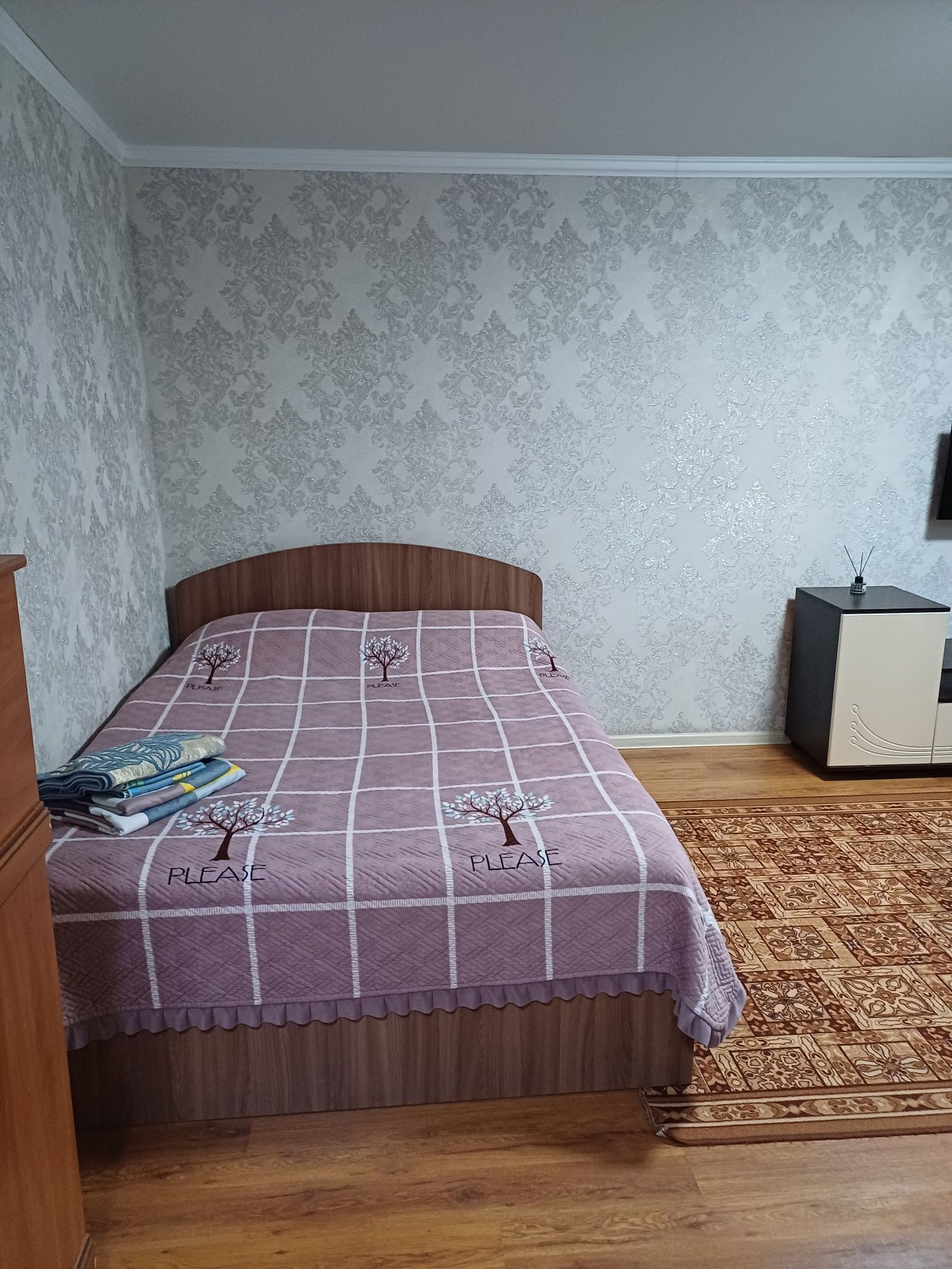 1 комн. кв. Посуточно. В центре р-н Ак-желкена и район вокзала
