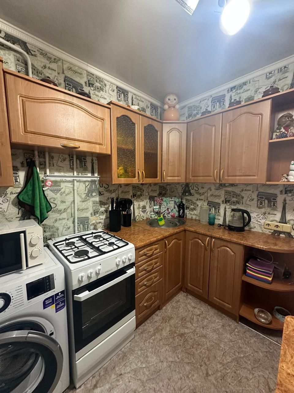 Продам 2 комнатную квартиру в кирпичном доме, район Черемушки 14800