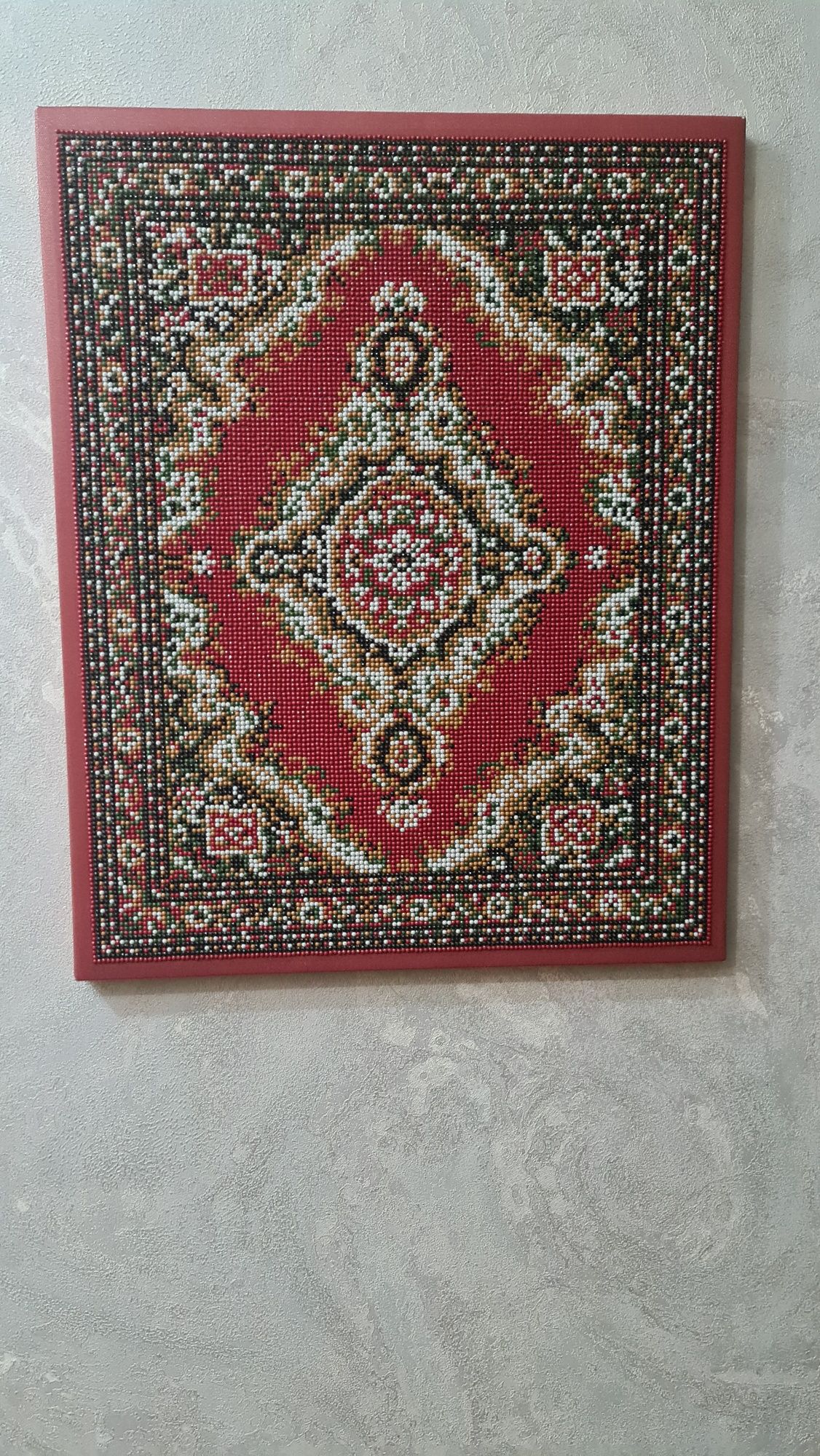 Продам алмазные мозаики в собранном виде на подрамнике.  Торг уместен.