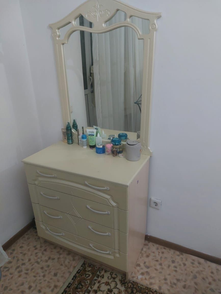 Продам спальный гарнитур