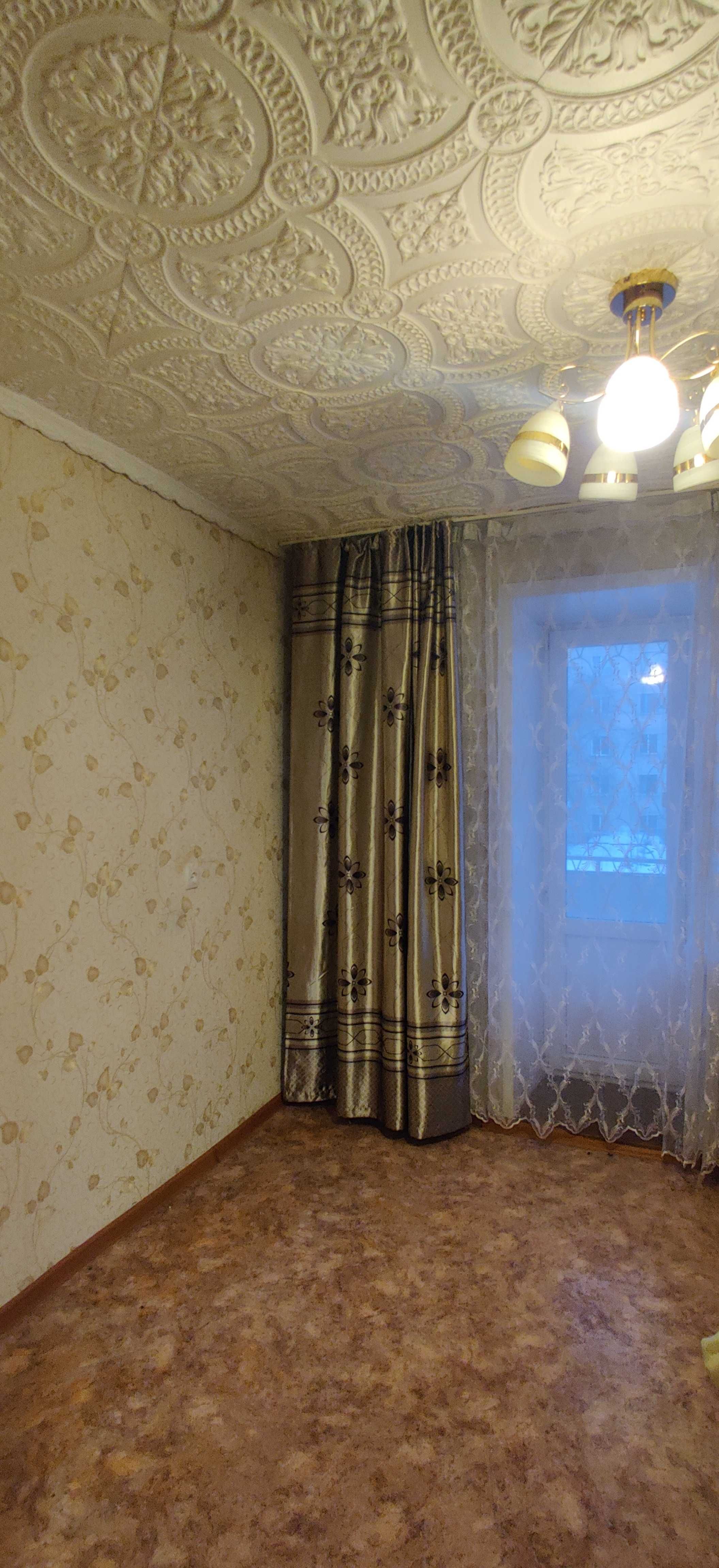 Продам 4-х комнатную квартиру в центре возле маг. Сулпак