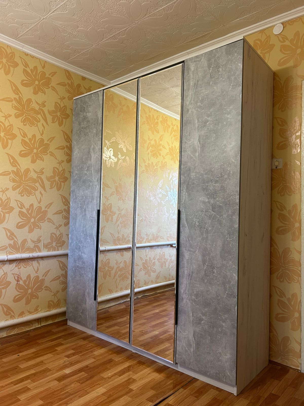 Продам шкаф срочно