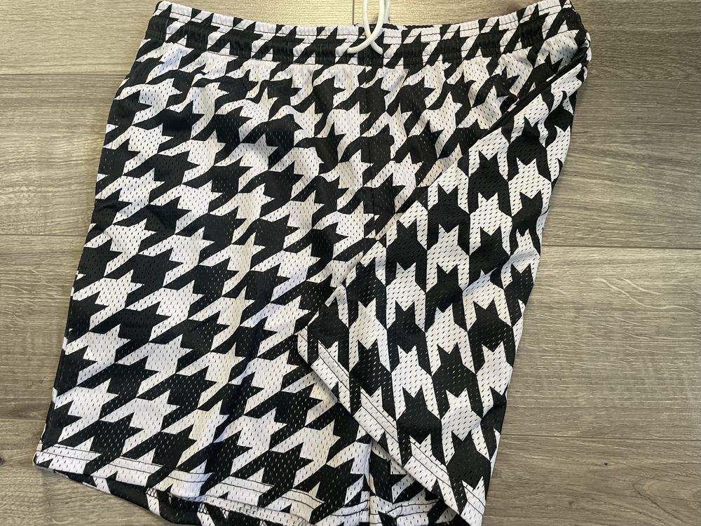 bucket squad mesh shorts (M)